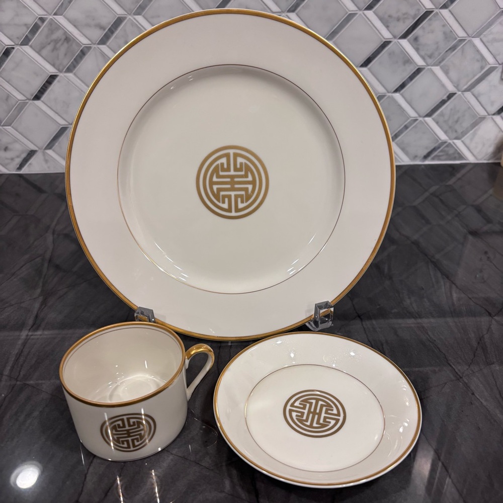 Fitz & Floyd vintage Gold Mandarin Crest dinner plate, cup, saucer set Japan
